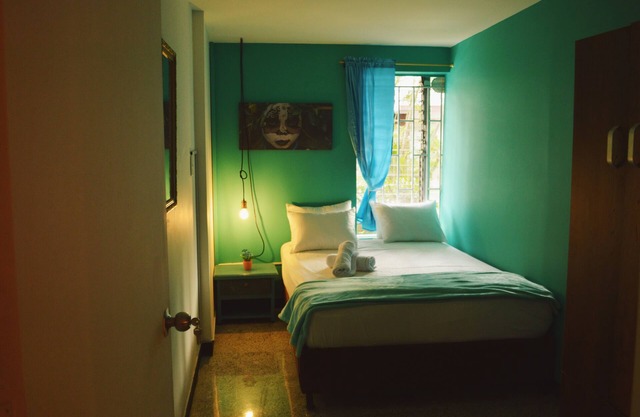 Warm room in Laureles 3 minutes away from the 70 st