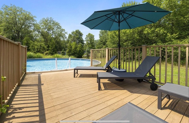 Warren Dunes- Pool, Hot Tub, PET FRIENDLY, firepit, Pergola, Near Beach