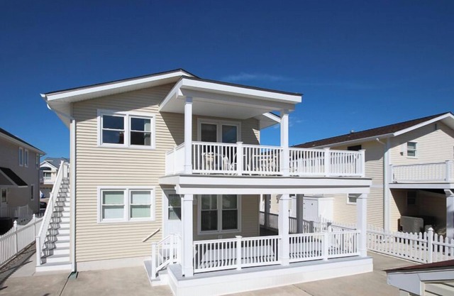 Watch the sunrise over the ocean and the sunset from the front or back decks and enjoy coffee or cocktails.