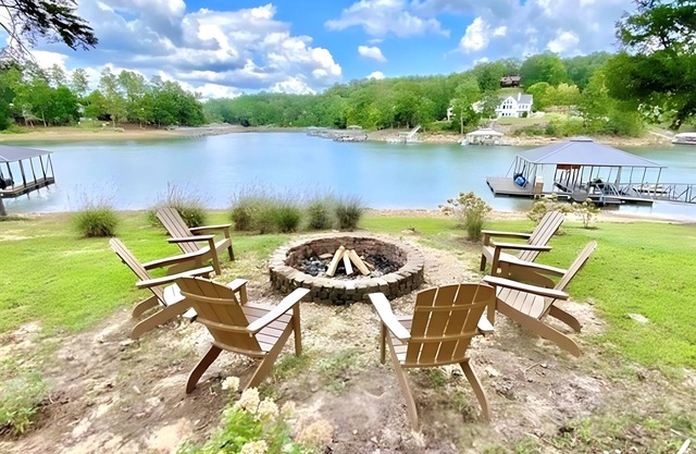 Waterfront 4BR Getaway | Dock,Kayak & Cozy Firepit
