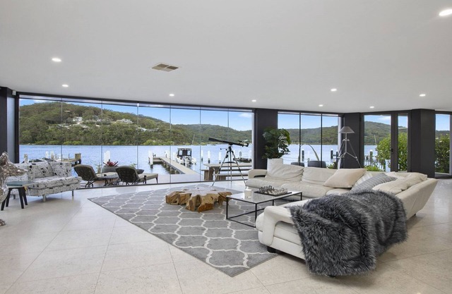 Waterfront apartment w/Pool/spa/sauna