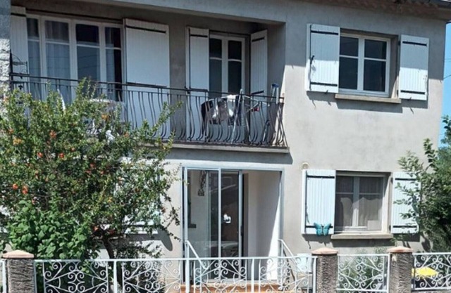 Waterfront Apartment with Garden