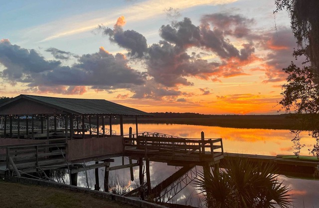 Waterfront Colonels Island Home: Shared Dock!
