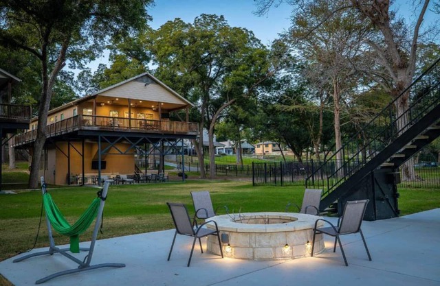 Waterfront| Dock | Fire Pit | Book for Wurstfest!