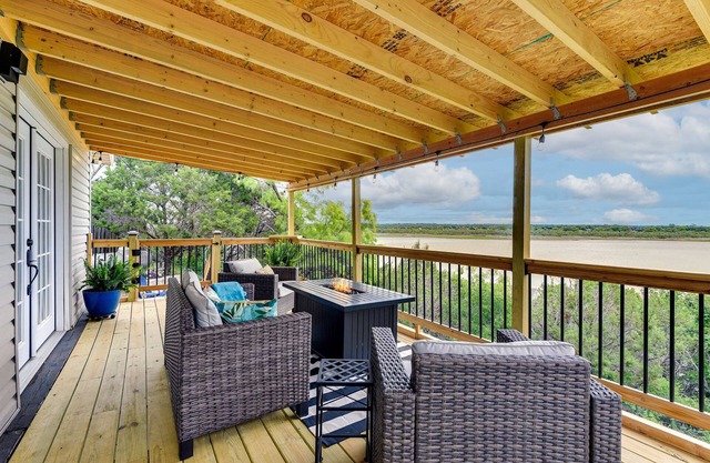 Waterfront Escape on Lake Granbury: Deck & Patio!