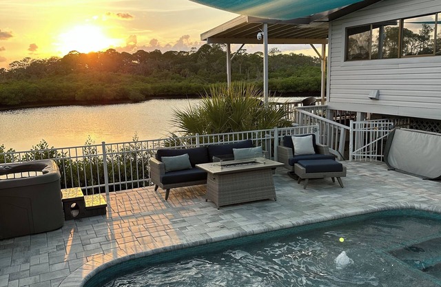 Waterfront Guest house-Pool- Hot tub