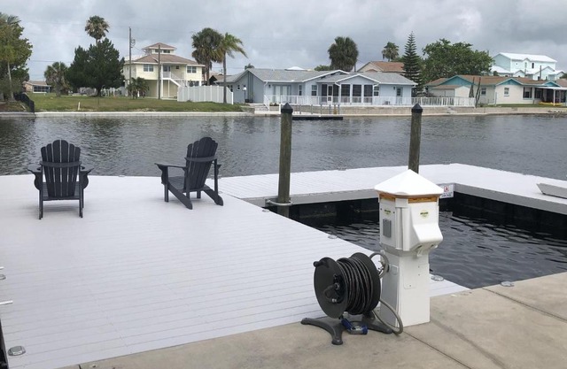 Waterfront Hernando beach house on deep water canal w/dock, fishing, kayak