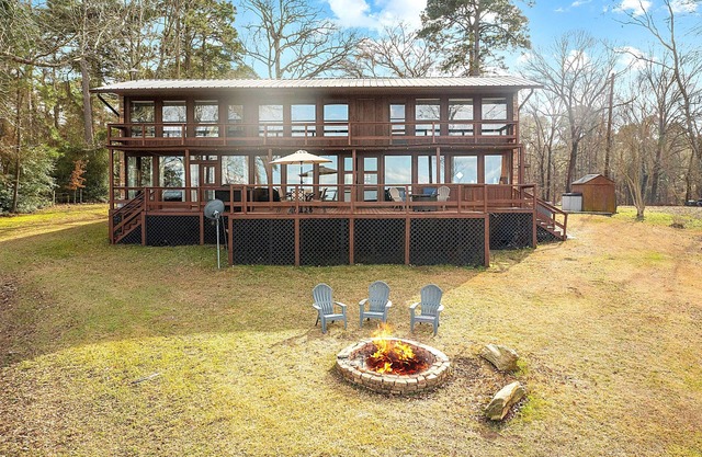 Waterfront Hide-A-Way Lodge on Big Sam!