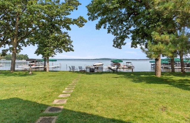 Waterfront Interlachen Townhome 16 in Nisswa, MN - Sleeps 12