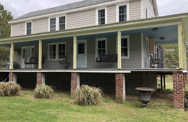 Waterfront Kayak and Nature Lovers Dream Mathews County Farmhouse