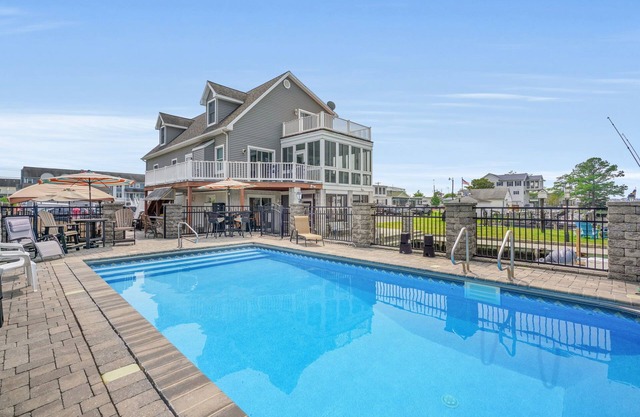 Waterfront Oasis 2 miles to Bethany Beach! Private Pool and Boat Dock.