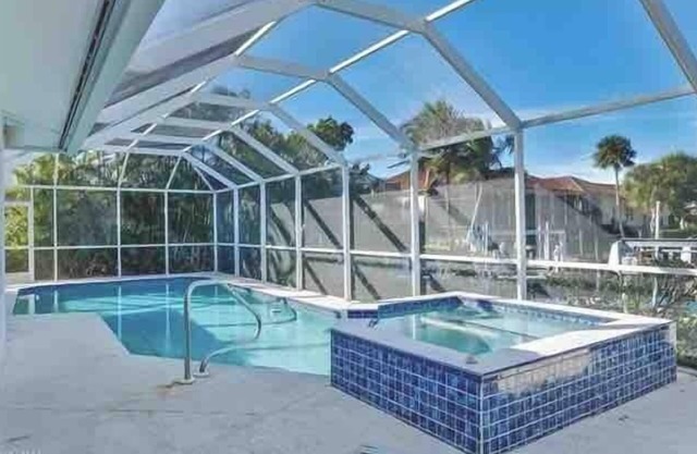 Waterfront, Private Pool, Walk to Tigertail Beach, Best of Marco!