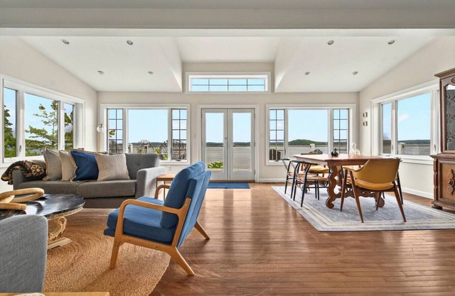 Waterfront Saratoga Lake House