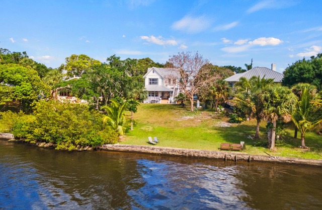 Waterfront Storybook Loft in downtown Stuart