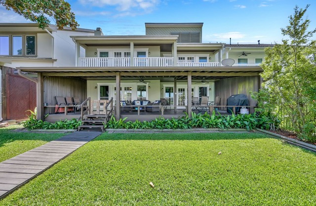 Waterfront Vacation Property - Fully Renovated for your Family to Enjoy!