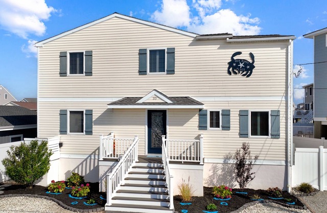 Waterfront w/dock & hot tub, bring your boat/jet ski-5 minutes from beach-LBI!
