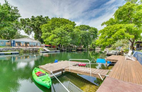 Waterfront Weeki Wachee Home with Kayaks!