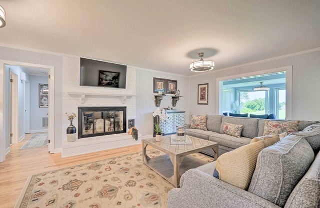 Waterfront Wilmington Home w/ Sunroom & Views