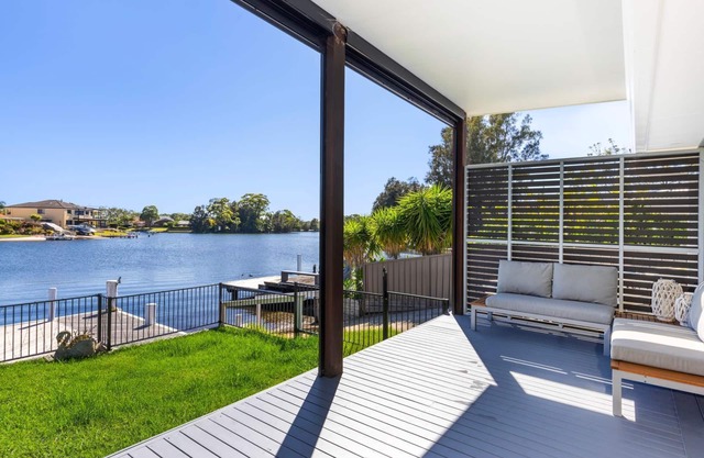 Watersedge - Absolute Waterfront
