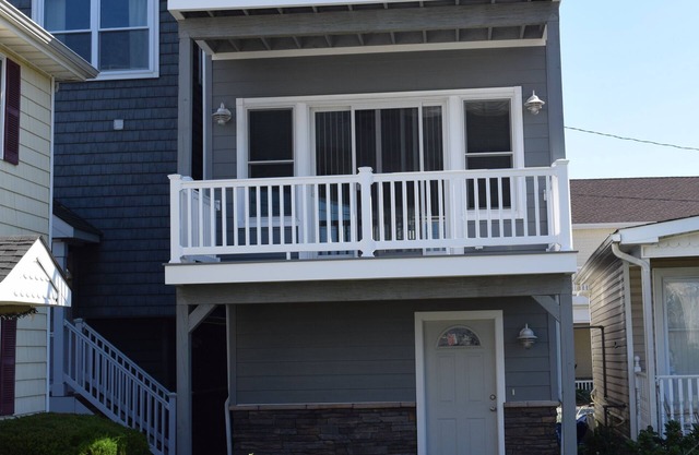 Waterview Cottage- Steps away from the beach