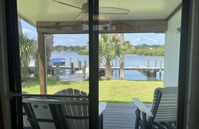 Waterview Villa 2 Bedroom 2 Bath Minutes to Beach and Flagler & Canal Downtown