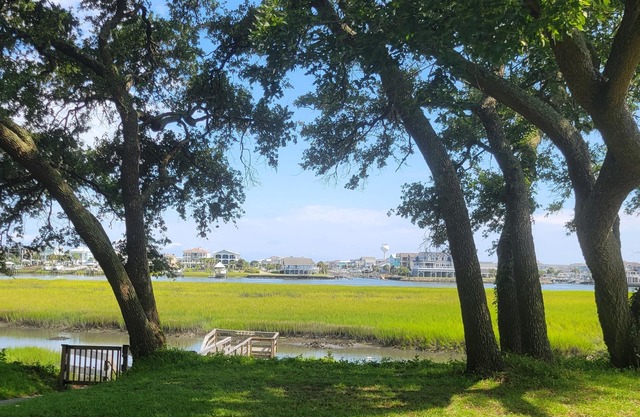 Waterway House 2 BR/1 BA/Sleeps 6/WiFi/Linens/Spectacular Views