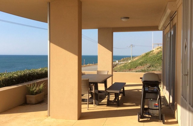 Waves on Falcon - Ocean view Apartment