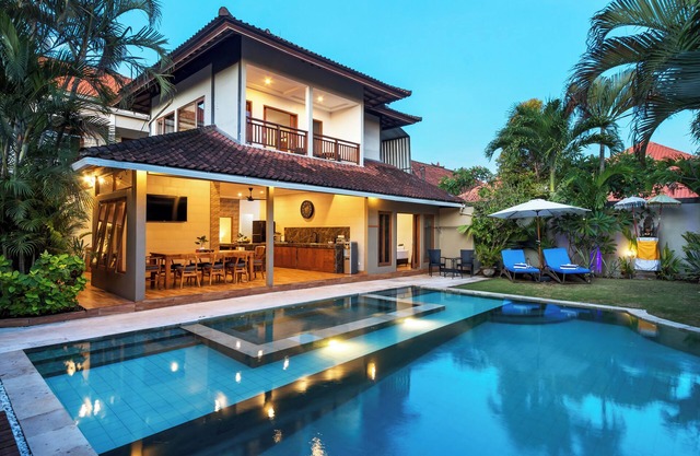 Wayan is a fantastic 5 bedroom villa in the heart of Seminyak
