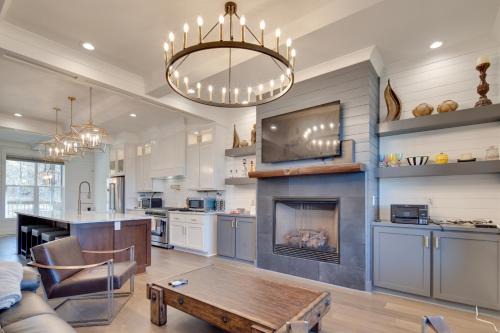 Waynesville House Fire Pit and Mountain Views!