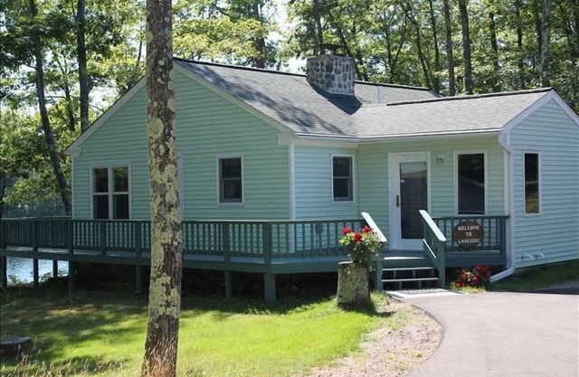 We are that private getaway that you've been looking for on magical Rosa Lake!