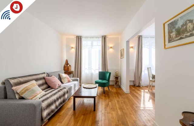 We're delighted to welcome you to this magnificent accommodation nestled in the heart of the city!