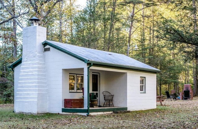 Weaver Cabin: A Glamping Experience