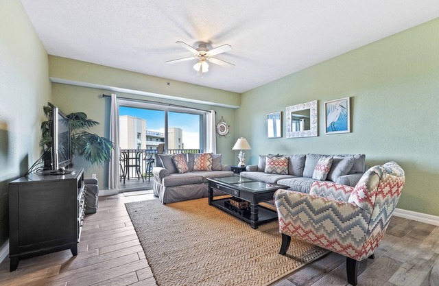 Weekly Discount! Oceanwalk condo tucked away on the 5th floor. OW14-505