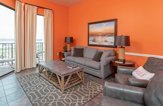 *WEEKLY SPECIALS!* Popluar 2 Bedroom with Reserved Parking @ Phoenix 5