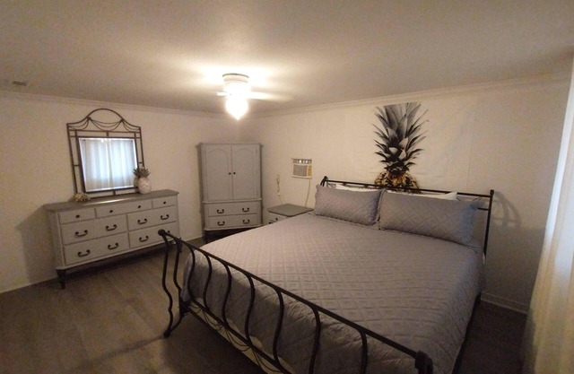 Welcome to Pineapple House! No Cleaning Fee!.