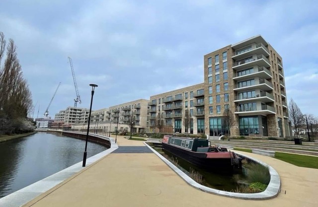 Welcome to Plotseeker’s Modern 2-bedroom flat in Wembley, just minutes from Wembley Stadium and with direct access to Central London and Heathrow. Ideal for families, couples, and business travelers.