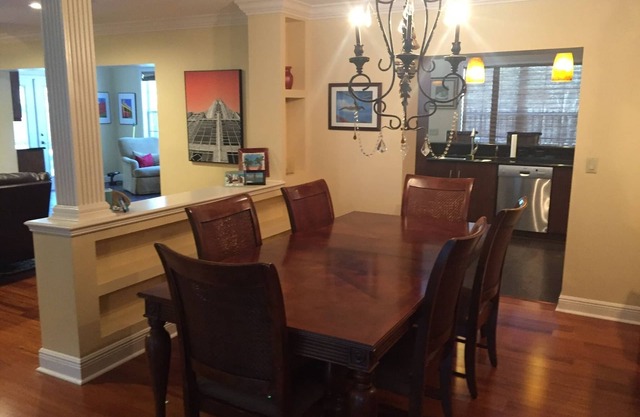 Welcome to Tampa come and enjoy this comfortable home !