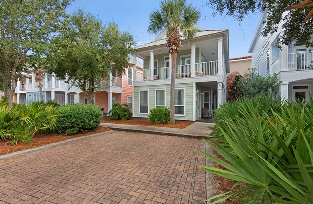 Welcome to the Delightful Mermaid Cottage! FREE Beach Serv. In Season Mar - Oct