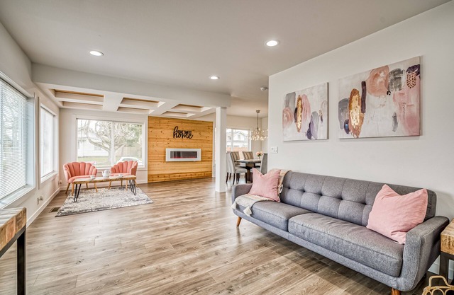Welcome to the Safehouse! Modern remodeled 5 bedroom home in Tacoma duplex! n
