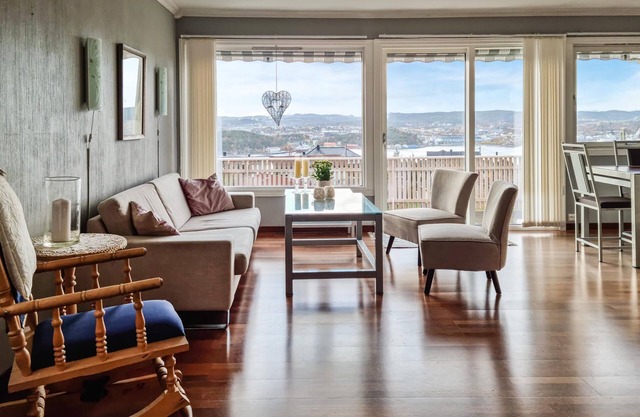 Welcome to this beautiful, spacious cottage overlooking the fjord.
