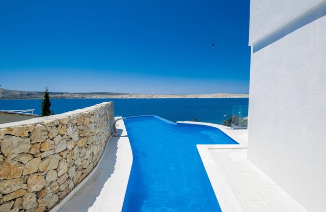 Welcome to this modern and luxurious vacation apartment on the island of Pag.