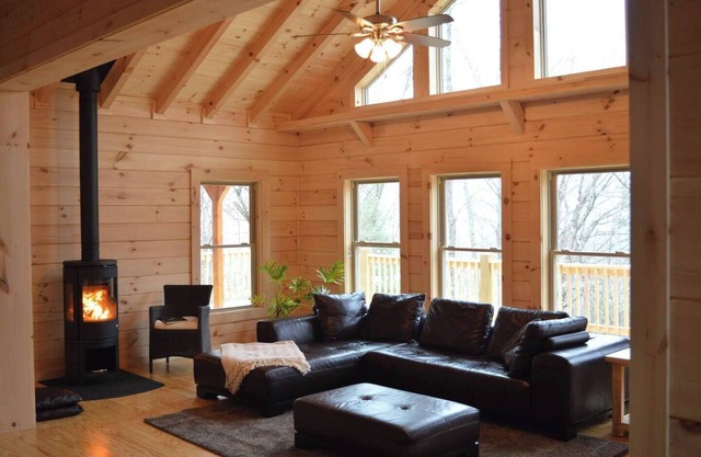 Welcome to Winghaven & Asheville! Secluded yet convenient to shops & food