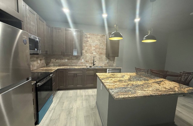 Welcoming 3 Bedroom Central to all Major Stops