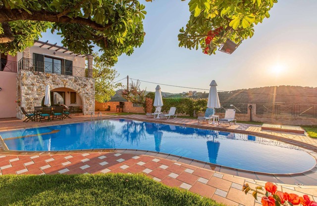 Welcoming Family Villa - Private Pool, Stunning Mountain, Countryside & Sea Views close to Beaches!