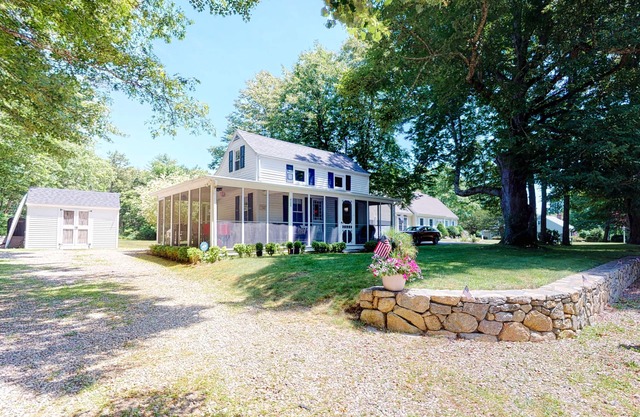 Welcoming home on Main St. with screened porch & large yard - 1 dog OK
