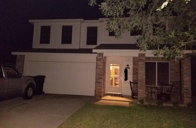 Welcoming, spacious, and centrally located 3bd/1.5 bath home