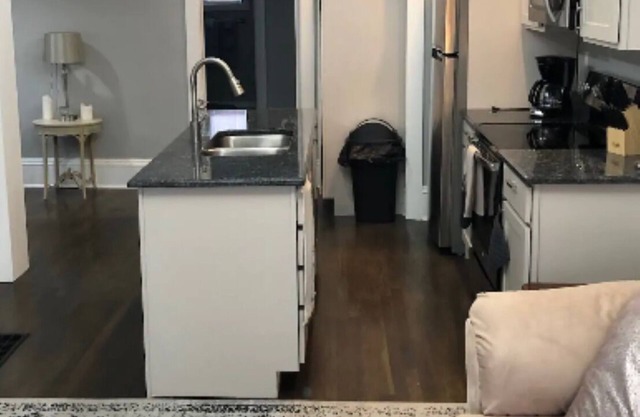 Well appointed East End 1st floor apt w off-street parking, WD, WiFi, pets ok