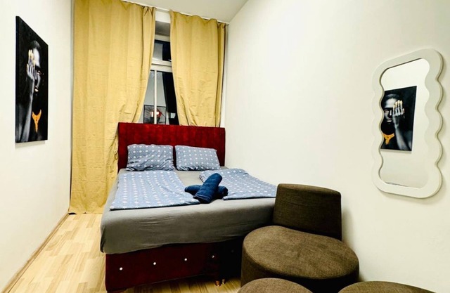Well-Located Room in Shared Flat | Steps FAC Platz