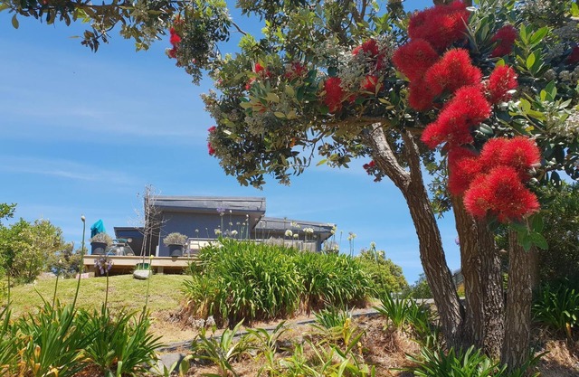 Well presented bach with great views at Otaki Beach