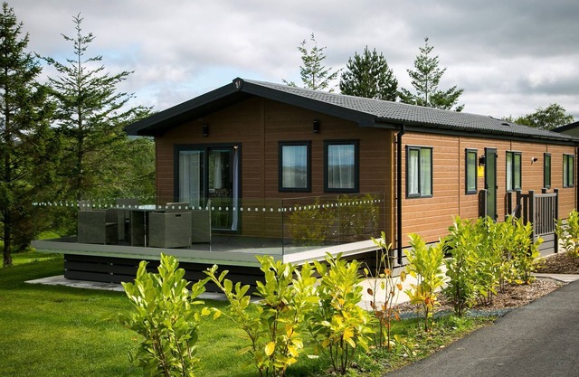 Wensleydale Lodge - 4-bedroom lodge situated on an 18-hole golf course.
